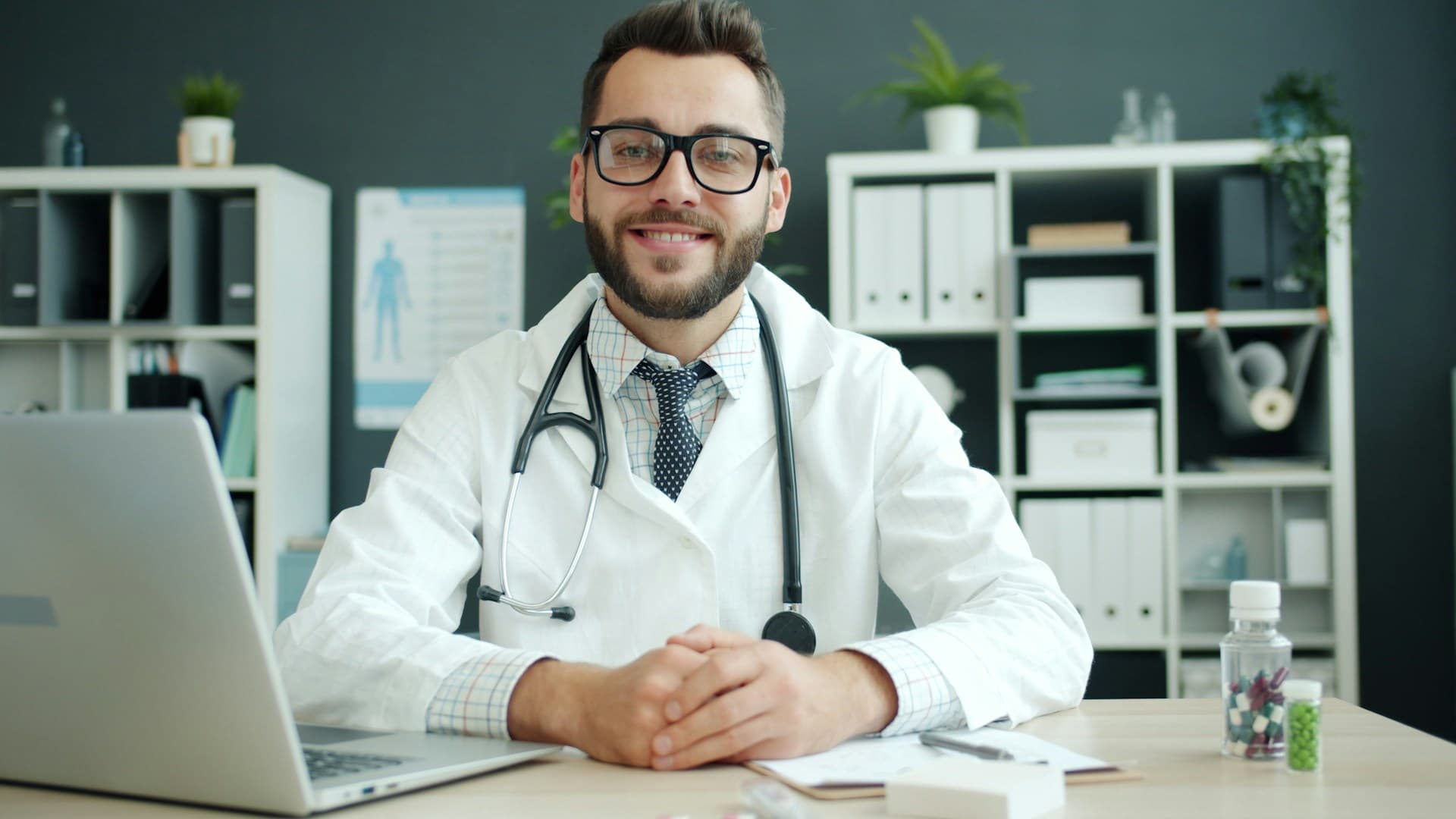 Doctor using Sigma Health in a clinical environment